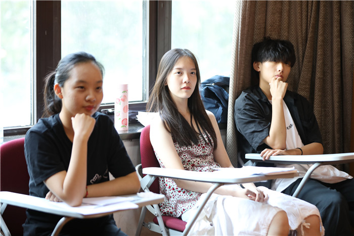 女生学广播电视专业怎么样