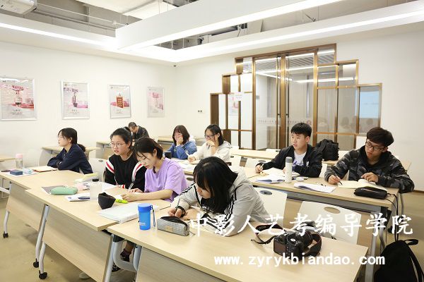 编导的命题小品怎么拿高分